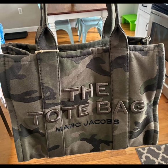 Marc Jacob’s camo large tote - Picture 1 of 5